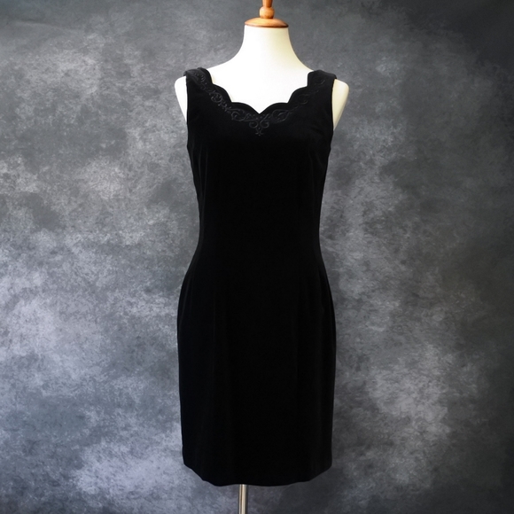 Vintage 90s Laura Ashley Black Velvet Dress Size US 8 UK 12 - Picture 5 of 8
